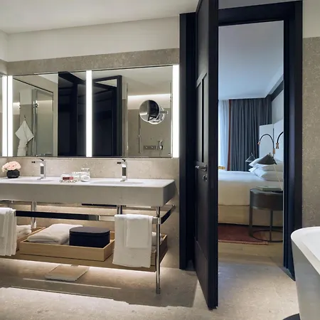 מלון Badrutt's Palace 5*